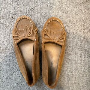 Minnetonka Women's Brown Suede Moccasins with Bow